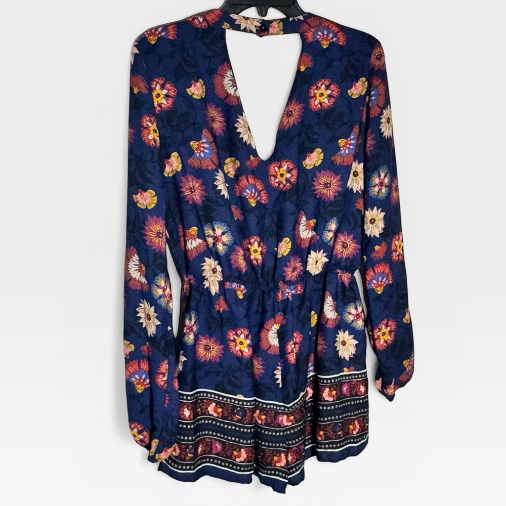 BeBop Navy Floral‎ crossed V-Neck Waist-Tie Romper Sz L